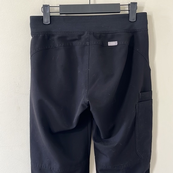 FIGS Black Kade Cargo Scrub Pants Size Extra Small Petite - Picture 12 of 14